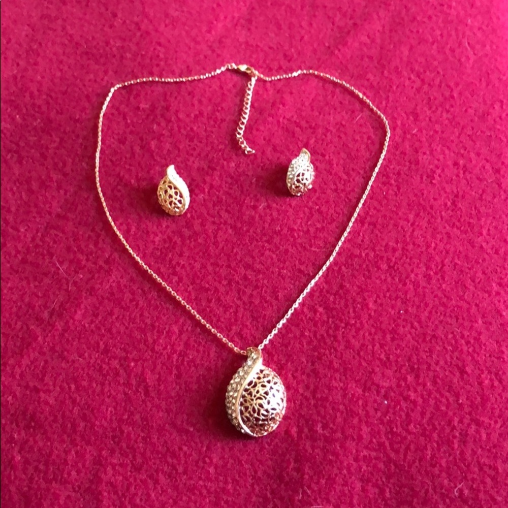 Necles and Earring Set
